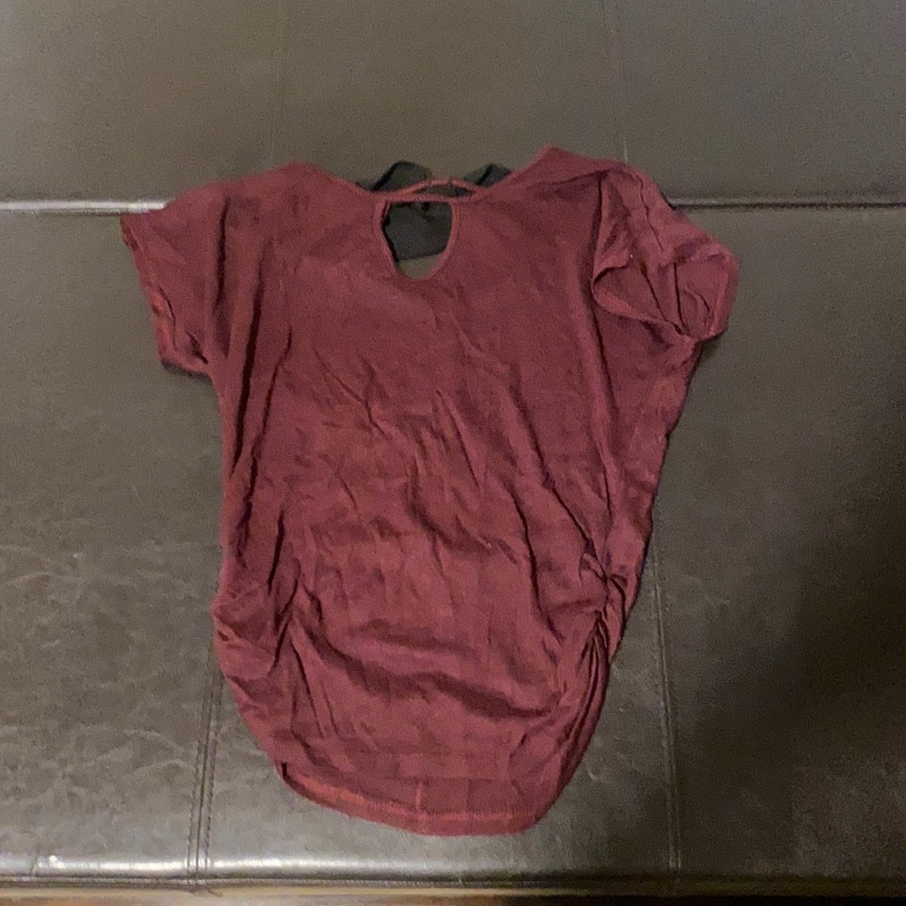 Tee shirt with bow detail on back.